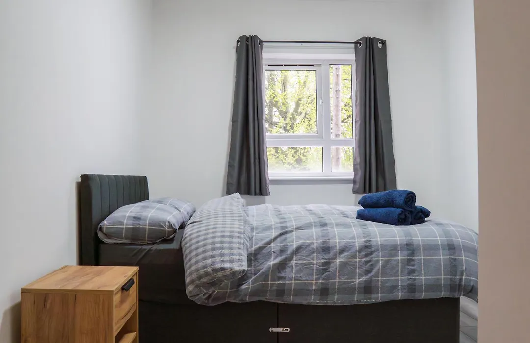 Stunning Modern 3 Bed, 2 Bedroom Apartment - Secure Parking - Close To Manchester City Centre And Old Trafford-1